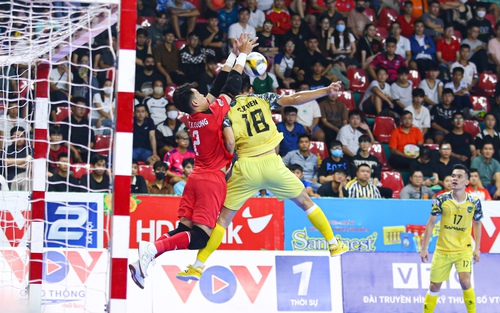Cựu HLV tuyển Việt Nam gây 'sốc' ở giải futsal Cúp Quốc gia