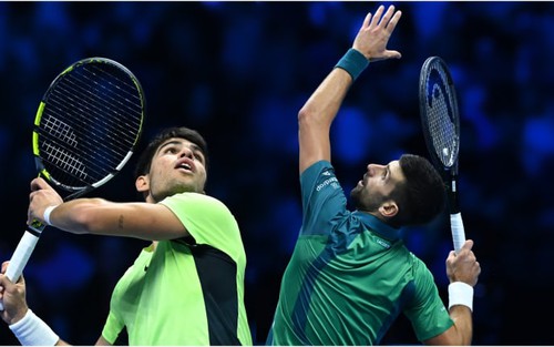 Thắng nhanh Alcaraz, Djokovic gặp lại người thắng mình ở vòng bảng tại chung kết ATP Finals 2023