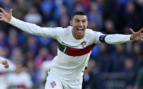 Lịch thi đấu bóng đá hôm nay 19/11: Ronaldo đua phá lưới cùng Lukaku