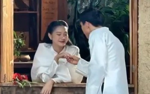 Đoàn Văn Hậu và Doãn Hải My tung ảnh hậu trường chụp ảnh cưới, xác định ngày cử hành hôn lễ