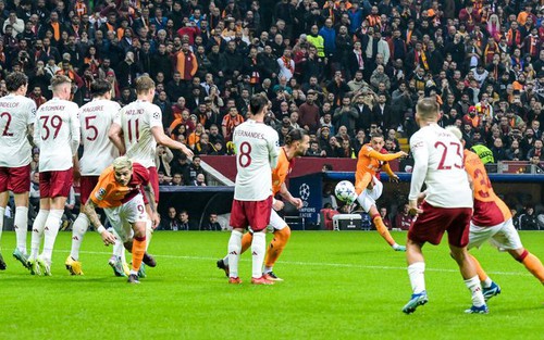 MU đánh rơi chiến thắng trước Galatasaray vì sai lầm của trọng tài?