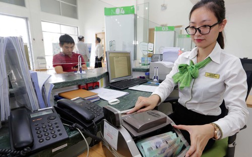 Tiền gửi ngân hàng vẫn tăng mạnh bất chấp lãi suất giảm sâu