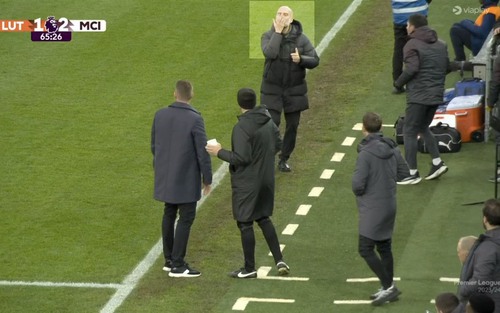 Man City ngược dòng trước tân binh Ngoại hạng Anh, Pep Guardiola ăn mừng khó hiểu
