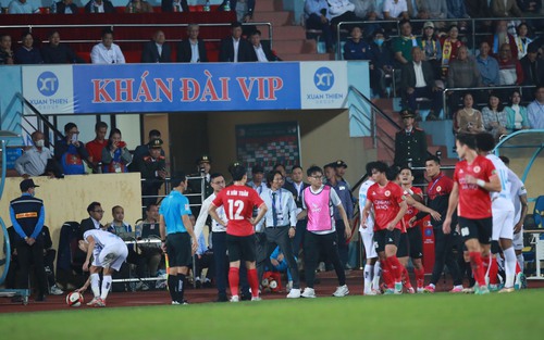 HLV Gong Oh Kyun ‘thoát án’ phạt, Phó Trưởng đoàn CLB Bình Định và bác sỹ đội Thanh Hóa bị phạt nặng
