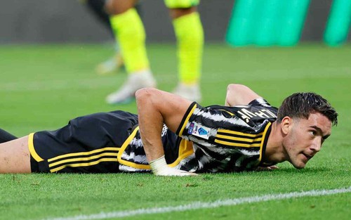 Juventus cần Allegri phải làm gì đó cho Vlahovic