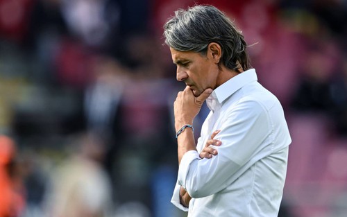 Những chiếc ghế nóng ở Serie A: Thế chân tường của Super Pippo