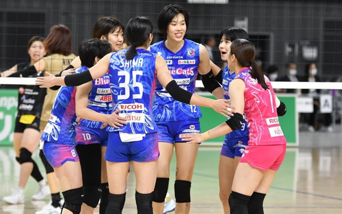 Thanh Thúy che mờ ngôi sao tuyển Thái Lan, giúp PFU Blue Cats thắng thuyết phục ở giải nhà nghề Nhật Bản
