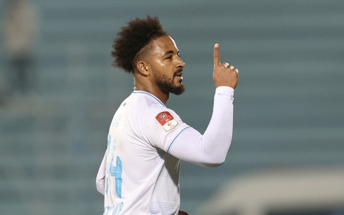 Những cái tên kỳ lạ trên đỉnh V-League