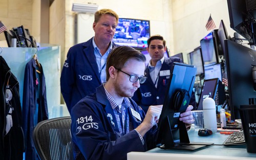 Chỉ số Dow Jones liên tục vượt đỉnh