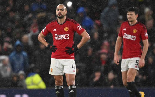 Công cùn thủ yếu, MU thảm bại 3 bàn không gỡ ngay trên sân nhà Old Trafford