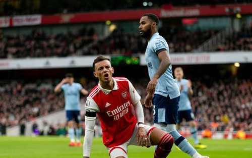 ĐIỂM NHẤN Arsenal 1-1 Brentford: Trossard không cứu nổi Arsenal, lo Man City