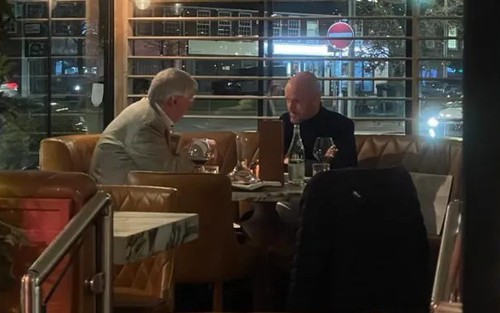 Tin nóng bóng đá sáng 22/2: Ten Hag ăn tối cùng Sir Alex trước trận MU - Barca