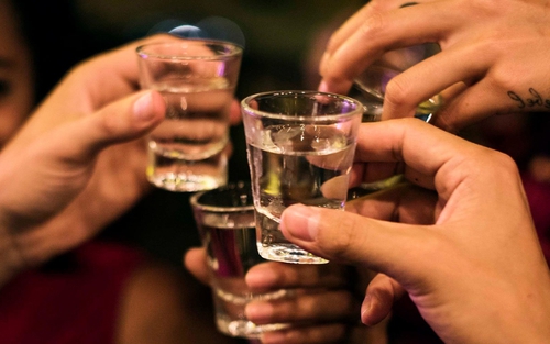 Thứ nhiều người biết không tốt nhưng vẫn uống, là nguyên nhân 'tàn phá' dạ dày