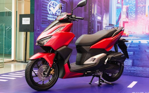 Chiếc xe tay ga vừa ra mắt tại Việt Nam đã phải giảm giá mạnh, đẩy hàng tồn