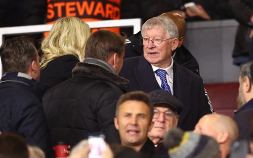 Đến Sir Alex cũng phải bật dậy, vỗ tay tán thưởng bàn thắng tuyệt vời của Antony