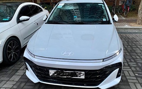 Hyundai Accent 2024 lần đầu lộ diện trần trụi ngoài đường: Trông sang xịn thế này mà về Việt Nam thì Vios liệu có cửa?