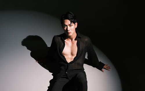 Sở hữu 'body vạn người mê', John 'Nhà bà Nữ' khẳng định không ngại làm xấu mình vì vai diễn