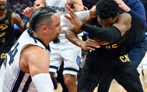 2 ngôi sao nhận án phạt của NBA vì đánh nhau