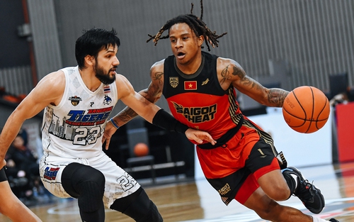 Chênh lệch đội hình chính phụ, Saigon Heat thắng dễ Bangkok Tigers 