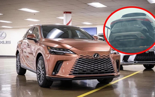 Lexus RX 2023 lộ diện ‘trần trụi’ ở Việt Nam: Bản tiêu chuẩn bóng bẩy, giá dự kiến rẻ hơn GLE 1 tỷ đồng