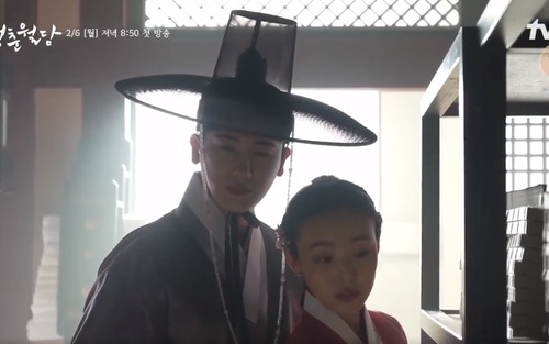 Loạt ảnh hậu trường của Park Hyung Sik và vợ màn ảnh trong 'Thanh trâm hành' bản Hàn