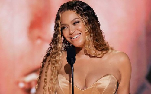 Đẳng cấp Beyoncé: Tới trễ do kẹt xe nhưng vẫn phá kỉ lục "khủng", còn được dâng cúp Grammy đến tận chỗ ngồi!