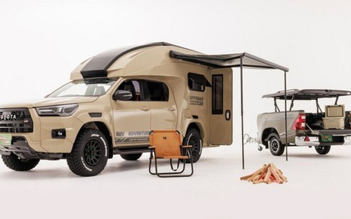 Toyota Hilux đắp thêm cả tỷ đồng biến thành nhà di động: Có đủ phòng ngủ, nhà tắm và cửa sổ trời 'ngàn sao'