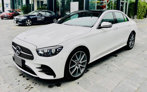 Vừa chạy hết rốt-đa, Mercedes E300 2022 biển liên doanh được rao bán với giá rẻ gần nửa tỷ đồng