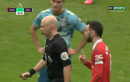 Lý do MU không được phạt đền dù cầu thủ Southampton để bóng chạm tay