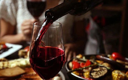 Vì sao nam giới uống rượu 'yêu' sung hơn nhưng dễ bị đột tử?