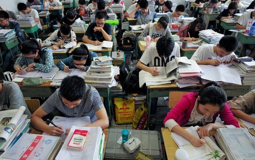 Top 10 kỳ thi khó nhất thế giới: Làm bài thi 12 tiếng mới xong, ôn thi tận 26 lần nhưng vẫn... trượt, tỷ lệ chọi lên đến 1/500!