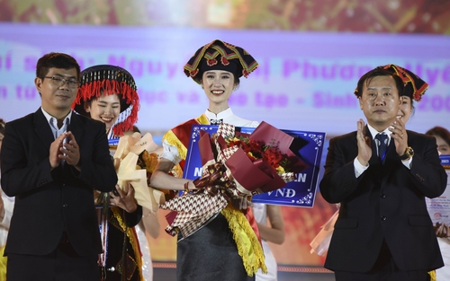 Nguyễn Thị Phương Uyên đăng quang Người đẹp Hoa Ban 2023