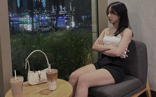 Đội trưởng U20 nữ Việt Nam lại khoe vóc dáng nóng bỏng
