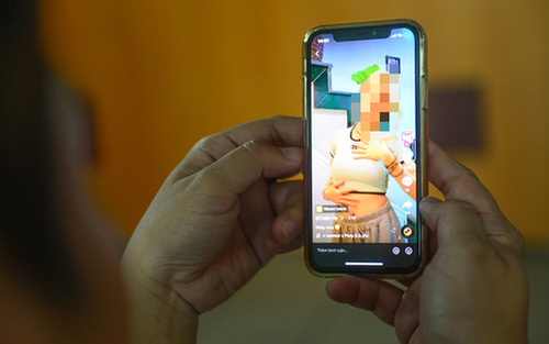 Khoe thân kiếm tiền và những trào lưu ‘đồi trụy’ từ nền tảng video phổ biến này: Hiểm họa và độc hại