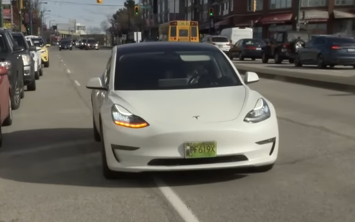 Không cần chìa khóa, ung dung mở cửa, lái Tesla của người khác đi chỉ bằng ứng dụng điện thoại