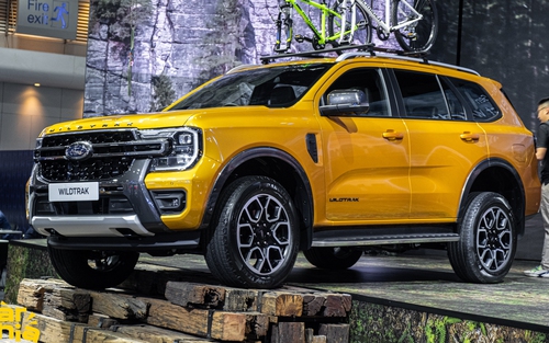 Ảnh thực tế Ford Everest Wildtrak sắp bán ở Việt Nam: 1,3 tỷ đồng đổi lấy full option, thêm 8 triệu để lấy màu như bán tải