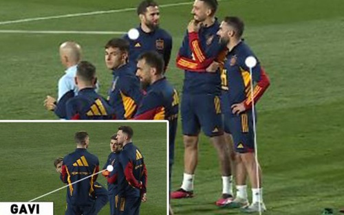 ĐT Tây Ban Nha chia rẽ nội bộ: Các ngôi sao Real - Barca 'chiến tranh lạnh'