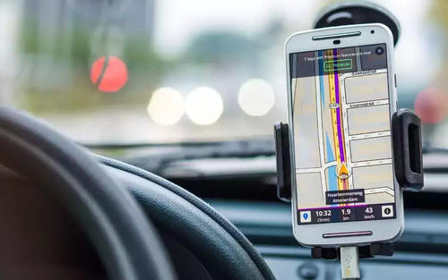 Lắp thiết bị GPS trên xe, chồng bàng hoàng phát hiện bí mật của vợ