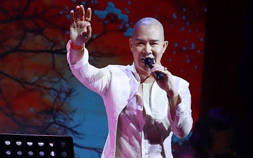 Nathan Lee xuất hiện với đầu trọc, hát hit 'Giấc Mơ Tuyết Trắng' và không quên nhắc tới Cao Thái Sơn