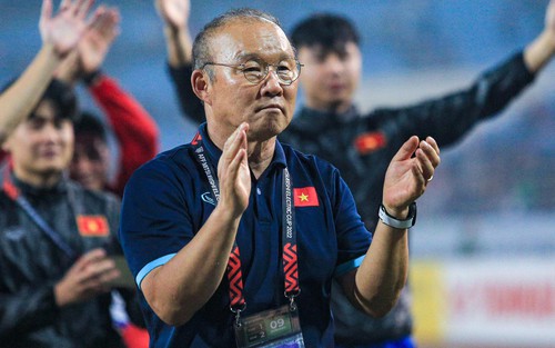 HLV Park Hang-seo tái xuất đúng dịp ông Troussier gặp 'cú vấp' với U23 Việt Nam