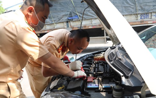 Cảnh sát giao thông đã hỗ trợ đăng kiểm cho trên 35.500 phương tiện