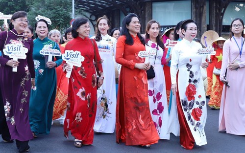 Chào tuần mới: Giữ mãi sự 'duyên dáng áo dài'