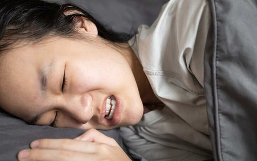 Buổi đêm khi ngủ, nếu cơ thể xảy ra 4 vấn đề này thì có thể là điềm báo cho thấy sức khỏe bạn không ổn