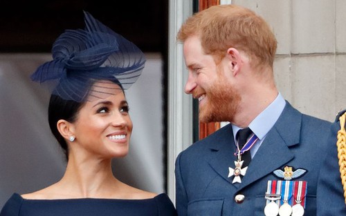 Harry và Meghan bị chỉ trích là ‘những kẻ nghiện ánh đèn sân khấu’ vì hành động đối với thư mời dự lễ đăng quang