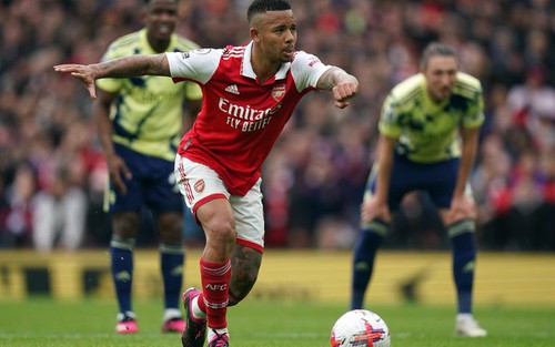 Jesus rực sáng ngày trở lại, Arsenal thắng tưng bừng, tiếp tục bỏ xa Man City