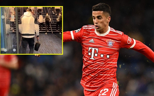 Cancelo hành động tôn trọng Man City, nhưng vẫn bị CĐV la ó