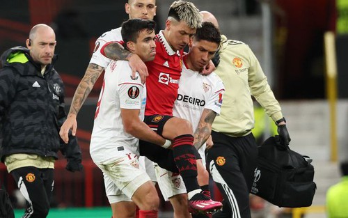Tin nóng bóng đá 14/4: MU lo sốt vó vì Martinez, Real Madrid sẵn sàng ra giá cho Reece James