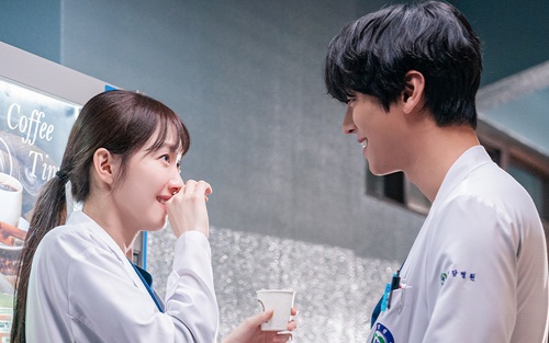 Ahn Hyo Seop – Lee Sung Kyung quá đẹp đôi trong 'Người thầy y đức 3'