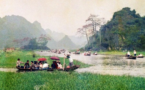 Cuộc đời sau ống kính: Chùa Hương, mùa hoa gạo 30 năm trước
