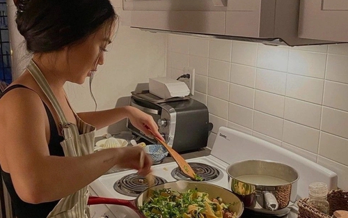 Người phụ nữ sống lành mạnh, không uống rượu hút thuốc đột nhiên phát hiện ung thư phổi vì 1 thứ ít ai để ý trong nhà bếp